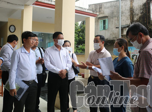 Lãnh đạo thành phố kiểm tra tiêm vaccine phòng COVID-19 tại huyện Phong Điền và quận Ô Môn