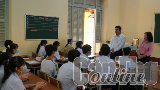 Khảo sát công tác đón học sinh ngày tựu trường