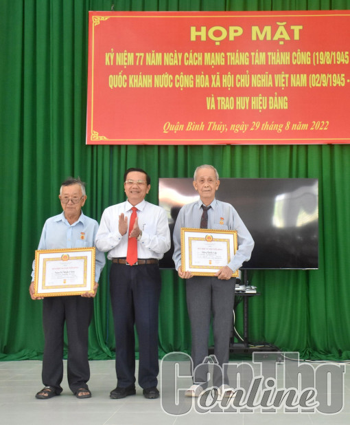 Họp mặt kỷ niệm 77 năm Ngày Cách mạng tháng Tám thành công và Quốc khánh Nước Cộng hòa XHCN Việt Nam