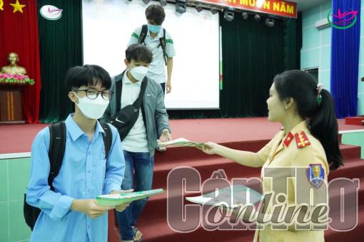 Đa dạng hình thức tuyên truyền pháp luật về giao thông