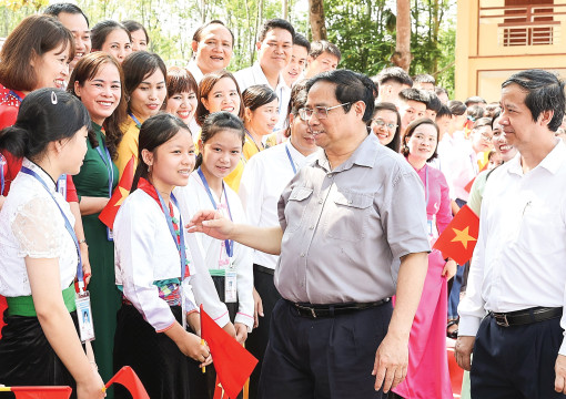 Không để bất cứ học sinh nào không được tới trường, không có sách giáo khoa