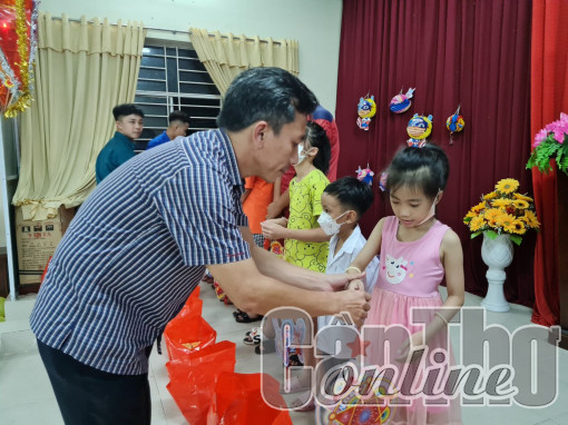 Tổ chức Lễ hội Trung thu kết hợp Chương trình “Tiếp sức tới trường” tại phường Thường Thạnh