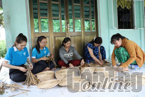 Giúp nhau phát triển kinh tế