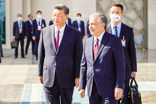 Trung Á trở lại “cuộc chơi”