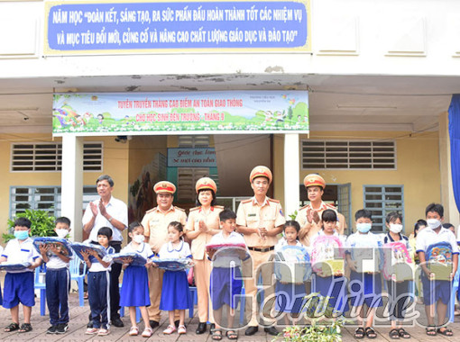 Phối hợp tuyên truyền Luật Giao thông đường thủy nội địa cho học sinh