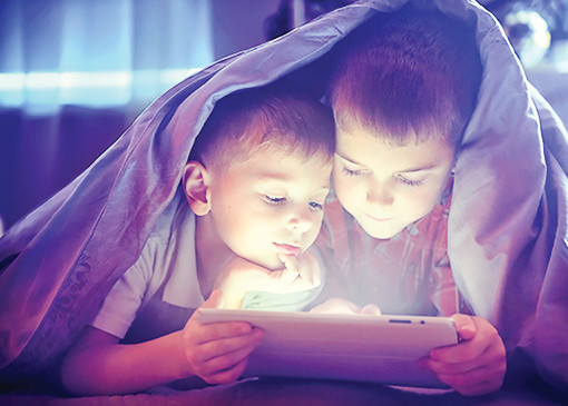 Trẻ sử dụng thiết bị điện tử quá nhiều dễ dậy thì sớm