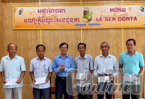 Ban Dân tộc TP Cần Thơ thăm, chúc mừng Lễ Sene-Dolta của đồng bào dân tộc Khmer