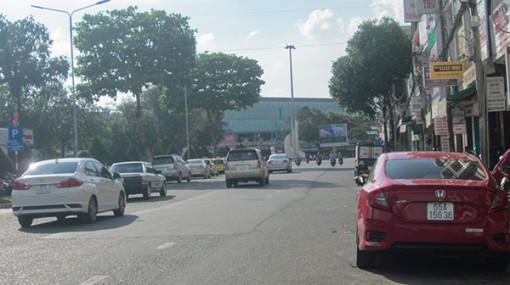 Mở cửa ô tô phải đảm bảo an toàn