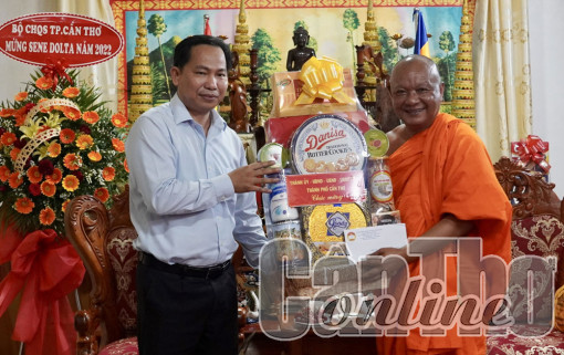 Lãnh đạo thành phố chúc mừng đồng bào dân tộc Khmer nhân dịp Lễ Sene Dolta       