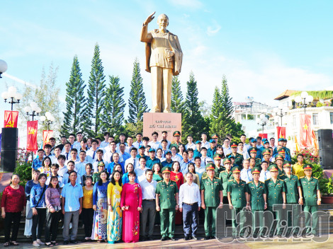Bộ Chỉ huy Quân sự thành phố tổ chức lễ báo công dâng Bác