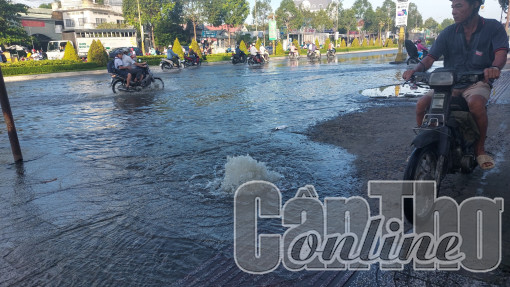 Triều cường đang lên cao