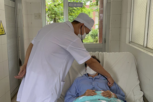 2 lần can thiệp nút mạch, cứu sống bệnh nhân sốt xuất huyết nặng có biến chứng  hiếm gặp