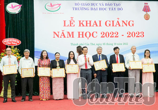 Trường Ðại học Tây Ðô khai giảng năm học mới 2022-2023