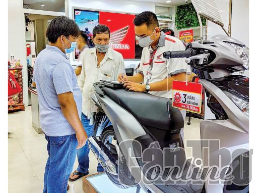 Nhiều phiên bản xe gắn máy mới thêm tính năng, đa sắc màu