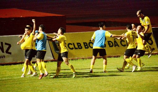 Văn An lập cú đúp, Cần Thơ rộng cửa trụ hạng