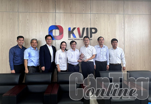 Tham tán Thương mại Hàn Quốc Min Moonki thăm Vườn ươm Công nghệ Công nghiệp Việt Nam - Hàn Quốc tại TP Cần Thơ