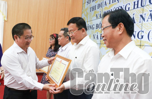 Xây dựng văn hóa công sở lành mạnh, văn minh và hiện đại