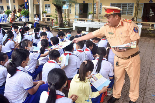 Tuyên truyền nâng cao ý thức chấp hành Luật Giao thông đường thủy