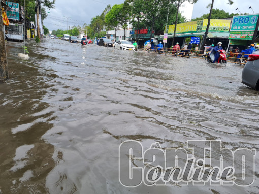 Triều cường lập đỉnh, vượt mức đỉnh triều lịch sử năm 2019