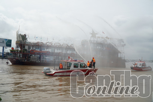 Thực tập phương án cứu nạn, cứu hộ tại Du thuyền Cần Thơ