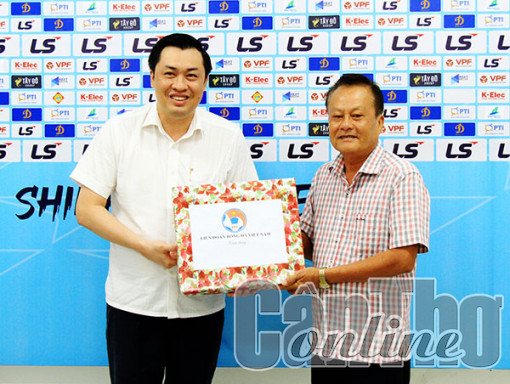 VFF tìm hiểu tình hình bóng đá Cần Thơ