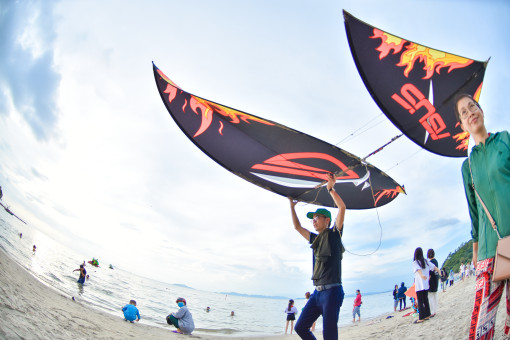 Mãn nhãn xem biểu diễn thả diều ở Hà Tiên