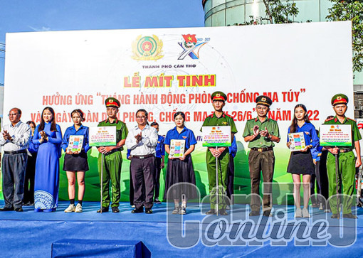 Ðẩy mạnh các hoạt động hưởng ứng 10 năm Ngày pháp luật nước Cộng hòa xã hội chủ nghĩa Việt Nam