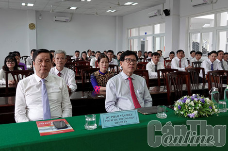 Khai giảng lớp cao cấp, trung cấp lý luận chính trị