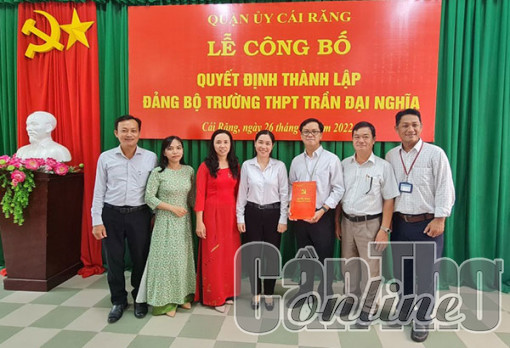 Công bố quyết định thành lập Ðảng bộ Trường THPT Trần Ðại Nghĩa
