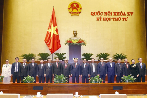 Quốc hội thảo luận kết quả phát triển kinh tế - xã hội năm 2022,
dự kiến kế hoạch phát triển kinh tế - xã hội năm 2023