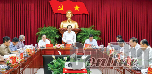 Thực hiện nhiều biện pháp quyết liệt xử lý nghiêm tình trạng lấn chiếm vỉa hè và lòng đường buôn bán, đậu xe