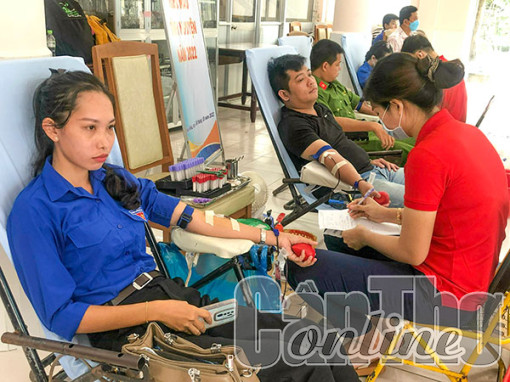 Ninh Kiều, Phong Ðiền tiếp nhận 420 đơn vị máu