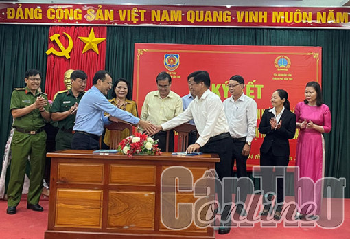 Ký kết Chương trình phối hợp về người thực hiện trợ giúp pháp lý trực tại tòa án