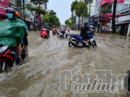 Triều cường rằm tháng 10 âm lịch tiếp tục lên cao trong những ngày tới