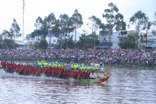54 đội ghe ngo nam, nữ tham gia giải đua ghe ngo Sóc Trăng lần thứ V,khu vực ĐBSCL