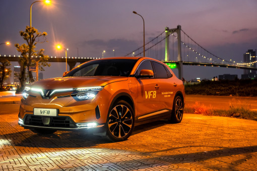 Chuyên gia xe thế giới đánh giá về VF 8: “Một mẫu xe tinh tế và ấn tượng”