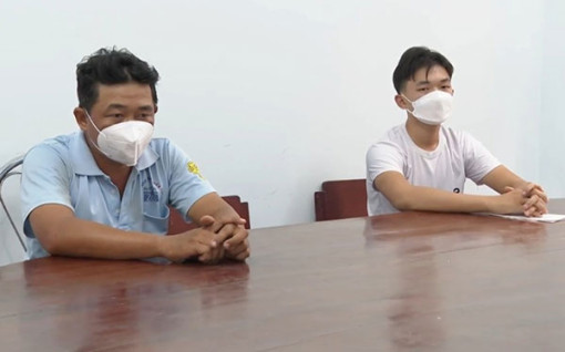 Khởi tố cha con mua giấy phép lái xe giả trên mạng xã hội