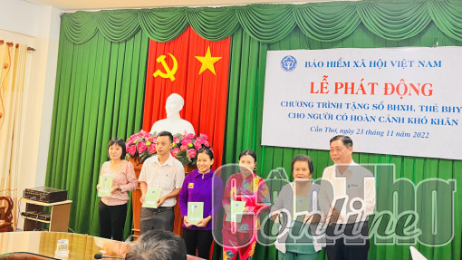 Phát động chương trình tặng sổ bảo hiểm xã hội, thẻ bảo hiểm y tế cho người có hoàn cảnh khó khăn