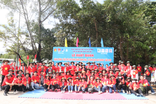 Xuất quân hành trình “Tuổi trẻ Cụm sông Hậu vì biển đảo 
quê hương”