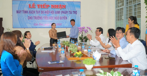 TP Cần Thơ tiếp nhận máy tính xách tay do Hiệp hội AIMF (Pháp) tài trợ các trường học
