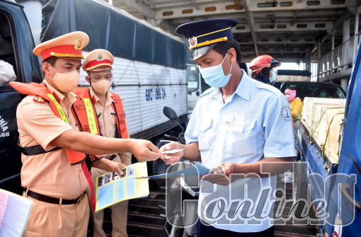 Phối hợp thực hiện cao điểm trật tự an toàn giao thông đường thủy
