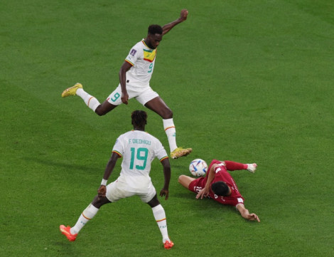 Thua Senegal 1-3, chủ nhà Qatar là đội đầu tiên dừng bước