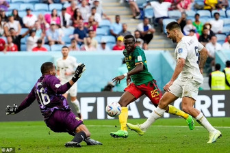 Cameroon 3 - 3 Serbia: Kẻ tám lạng, người nửa cân