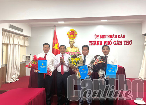 Lãnh đạo TP Cần Thơ trao các quyết định bổ nhiệm cán bộ
