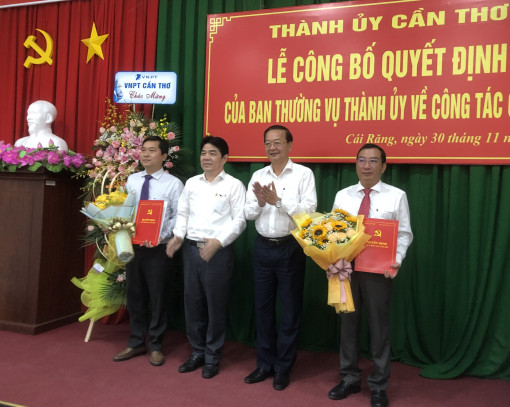 Trao Quyết định của Ban Thường vụ Thành ủy Cần Thơ về công tác cán bộ 