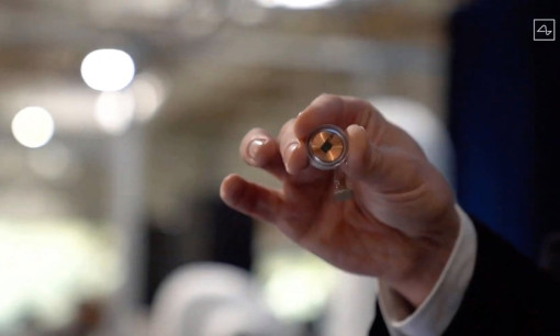 Tỉ phú Elon Musk thông báo sắp cấy chip não cho người