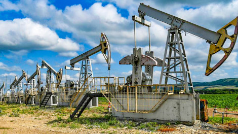 Giá dầu thế giới đứng trước rủi ro lớn