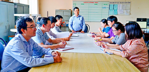 Nêu cao tinh thần "tự soi, tự sửa"