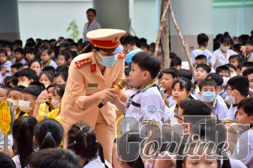 Tuyên truyền an toàn giao thông cho học sinh Trường Tiểu học Trần Quốc Toản