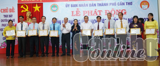 Thúc đẩy phong trào thi đua học tập thường xuyên, học tập suốt đời